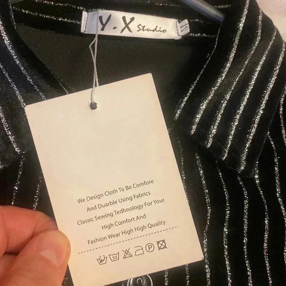 🎥⭐️⭐️🎥  Gorgeous 🎥⭐️⭐️🎥Blazer long sleeve with vertical shining lines - Picture 7 of 9